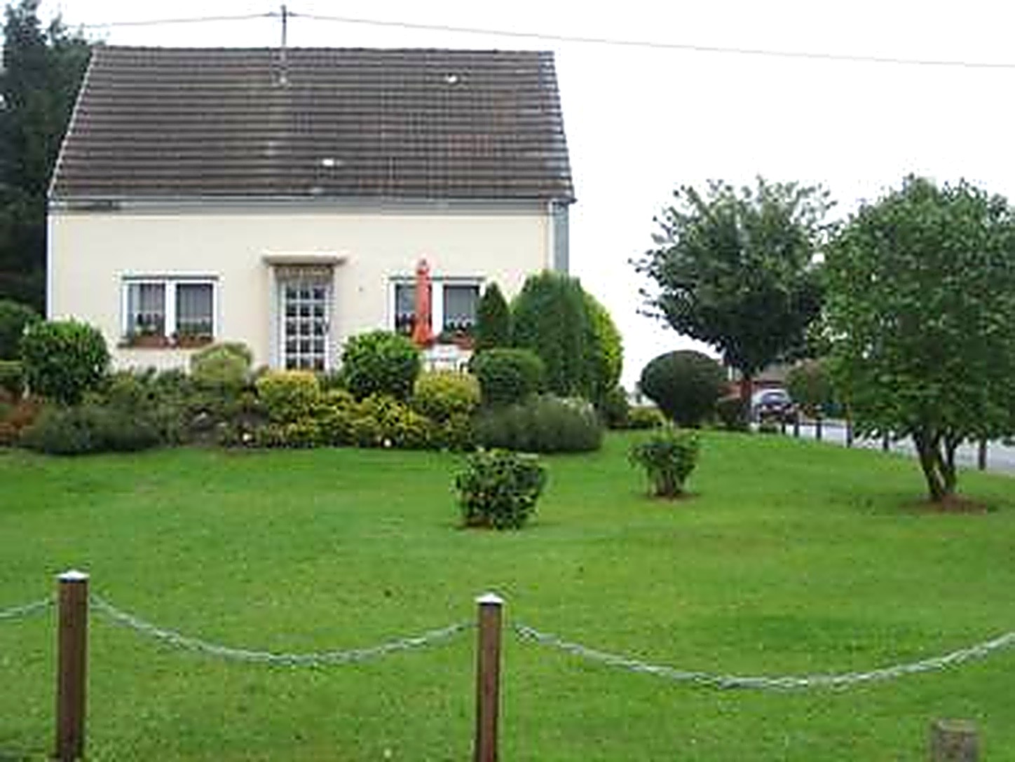 Mediterranes Einfamilienhaus mit traumhafter Gartenanlage in Schleid