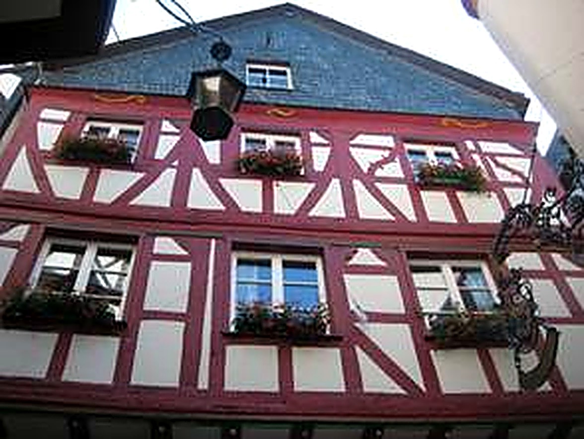 Wohn- und Geschäftshaus im Herzen der Fußgängerzone von Bernkastel-Kues an der Mosel